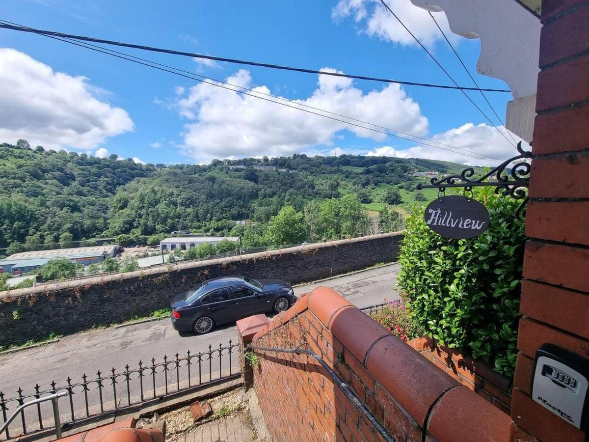 Modern 4-Bedroom Townhouse With Private Garden Abertillery エクステリア 写真